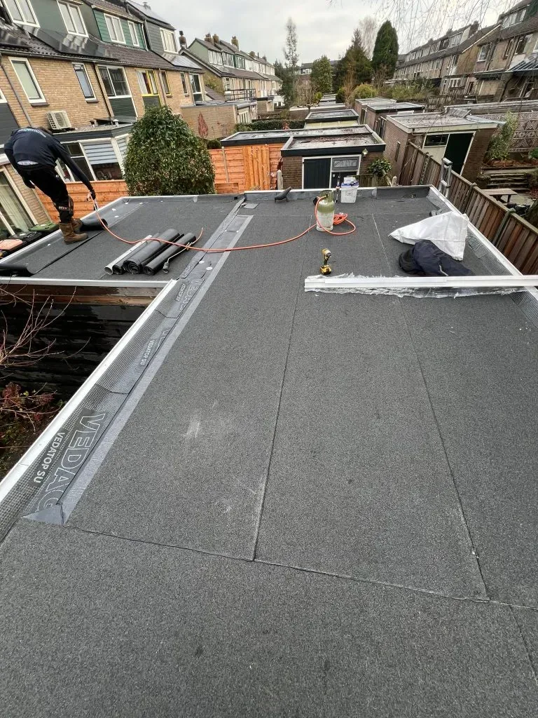 Platte daken & bitumen door Dakonderhoud van Empel